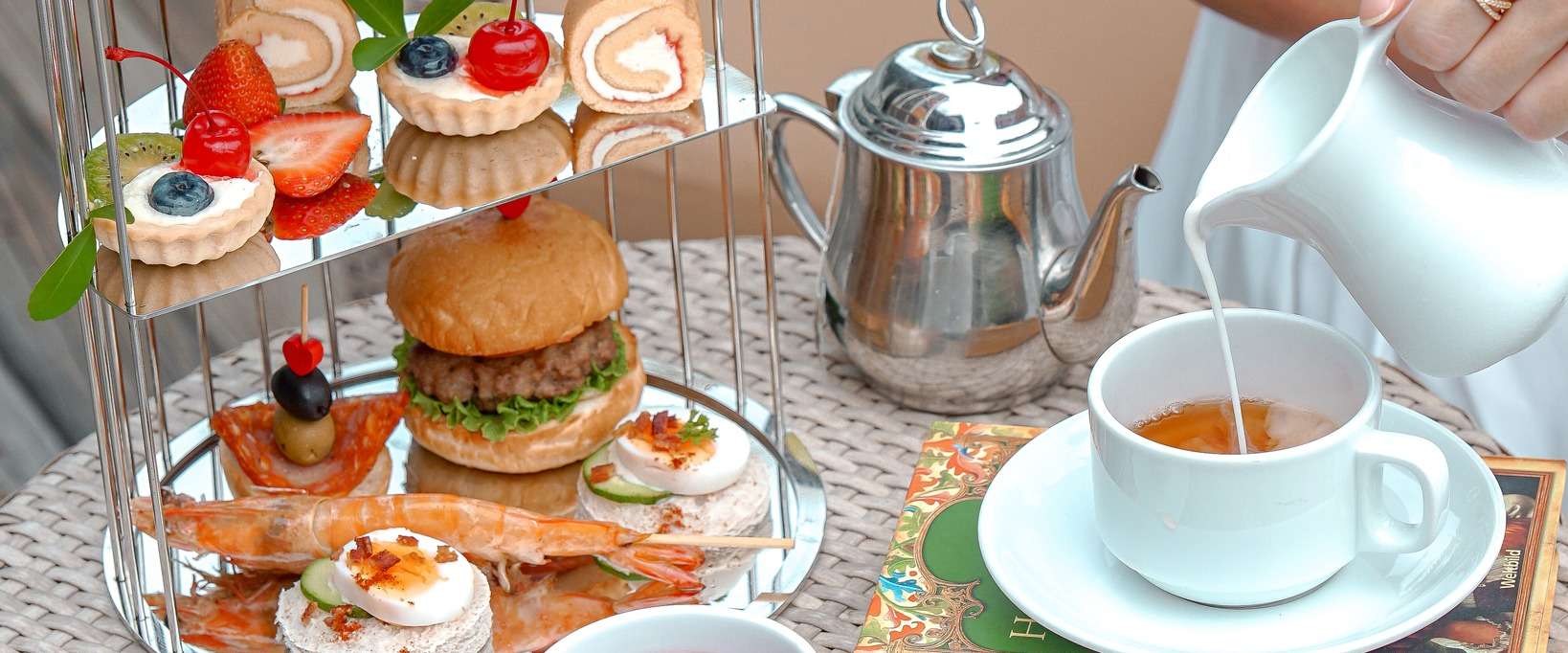 Papillon Lounge by Centara