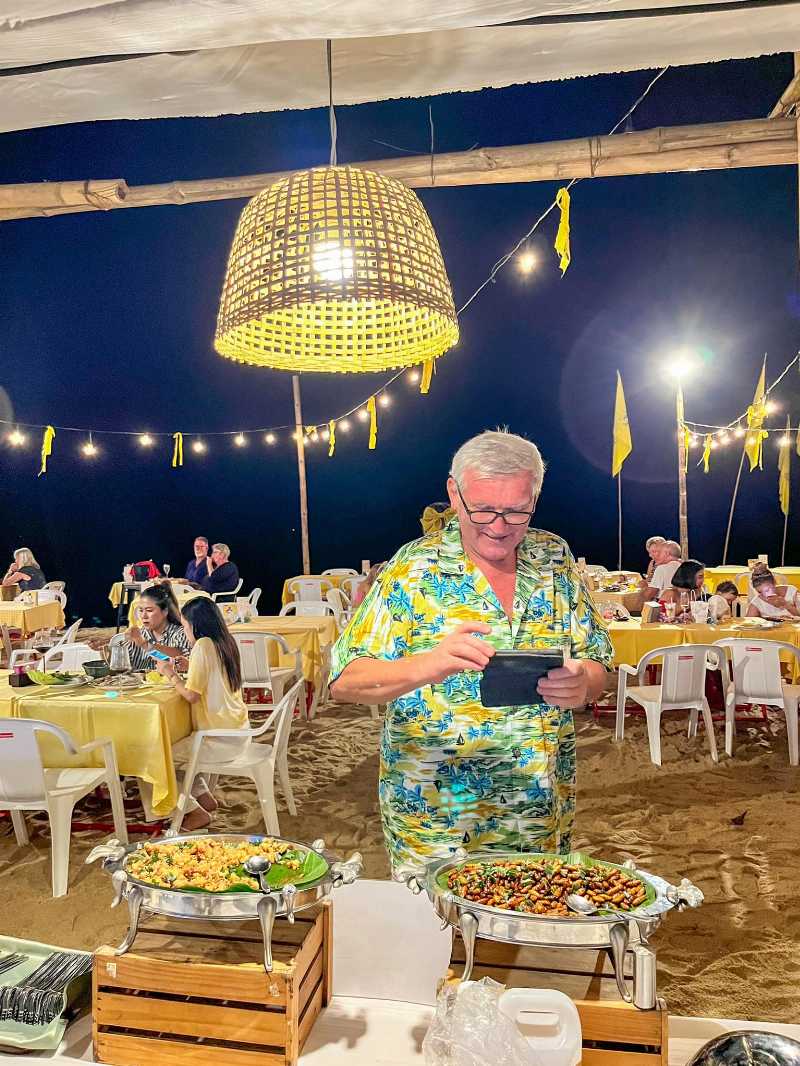 Yellow Space Beach Market
