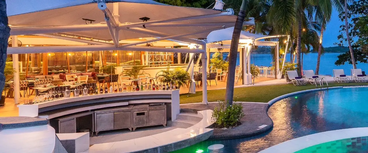 Lago Bar & Restaurant