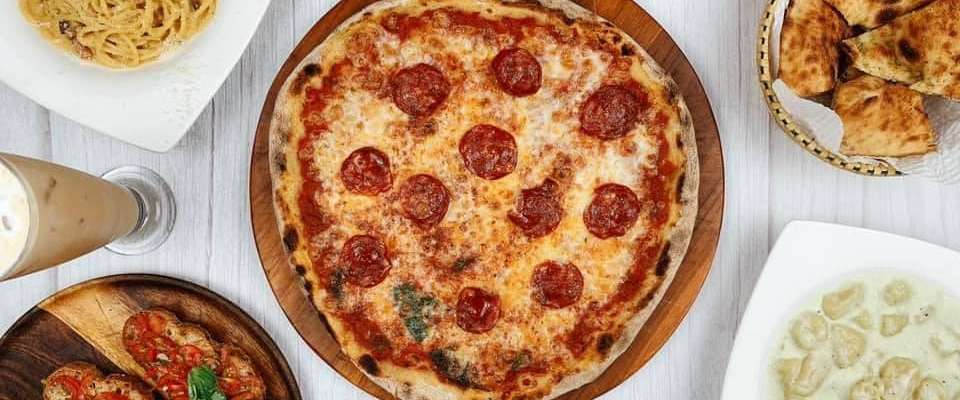 Four Black Pizzeria & Coffee House 