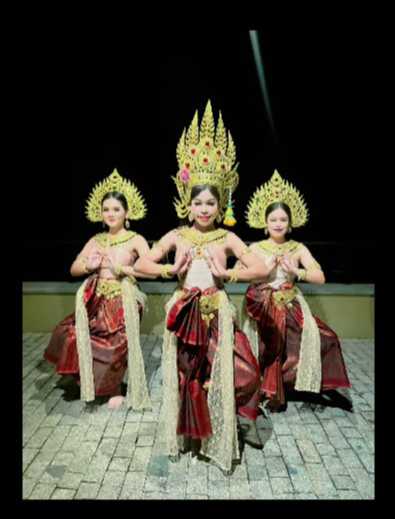 Thai Dance Performance