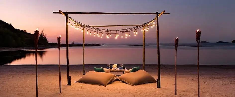 Avani Dining on the beach