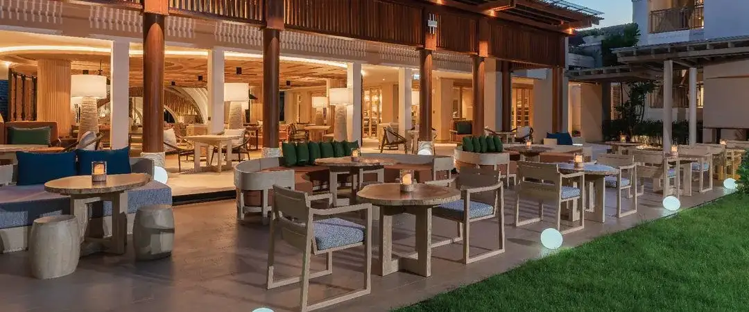 Holiday Inn Essence Bar & Lounge