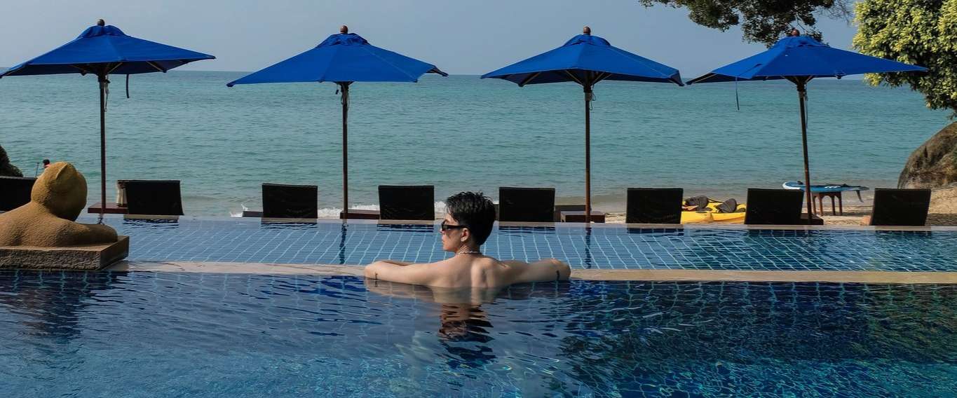 Renaissance Pool Bar