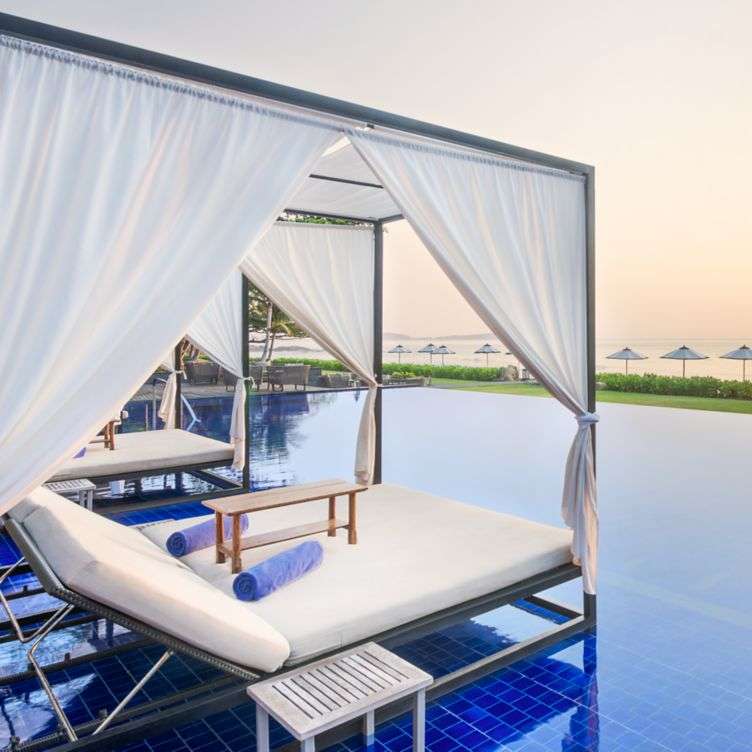 Vana Belle - Pool Bar